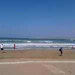 Cosy New Apartment- 5' To The Beach, 15' To Center