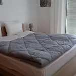 Cosy New Apartment- 5' To The Beach, 15' To Center شقة خانيا
