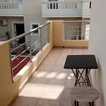 Cosy New Apartment- 5' To The Beach, 15' To Center شقة *